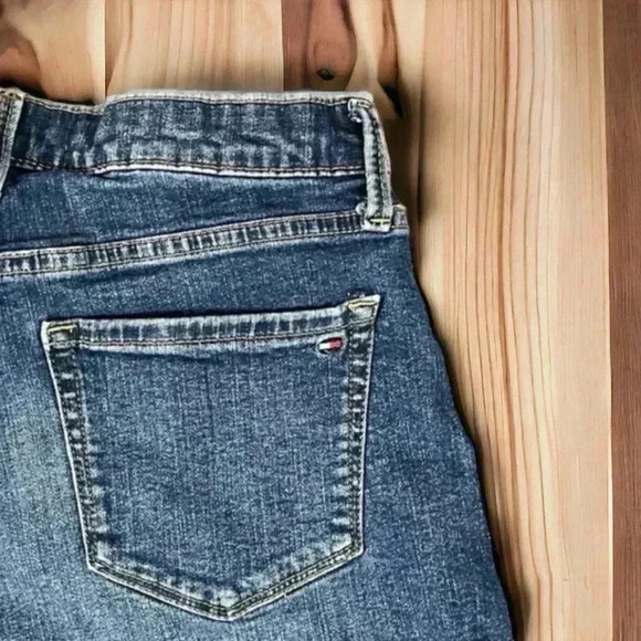 Tommy Hilfiger TH Flex Heart Logo Denim Shorts | Size 2 | Cute & Comfy 4" Inseam - Picture 4 of 6